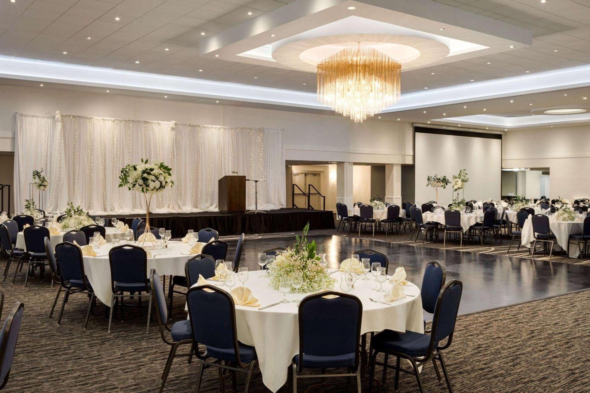Wyndham And Conference Centre Hotel 4*