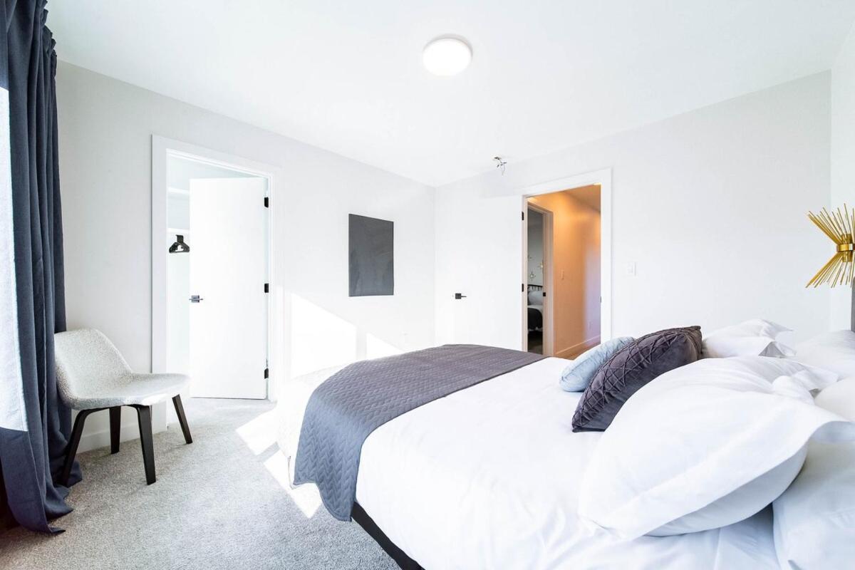 New-starry Nights Escape-king Bed-kids Secret Rm! * Edmonton
