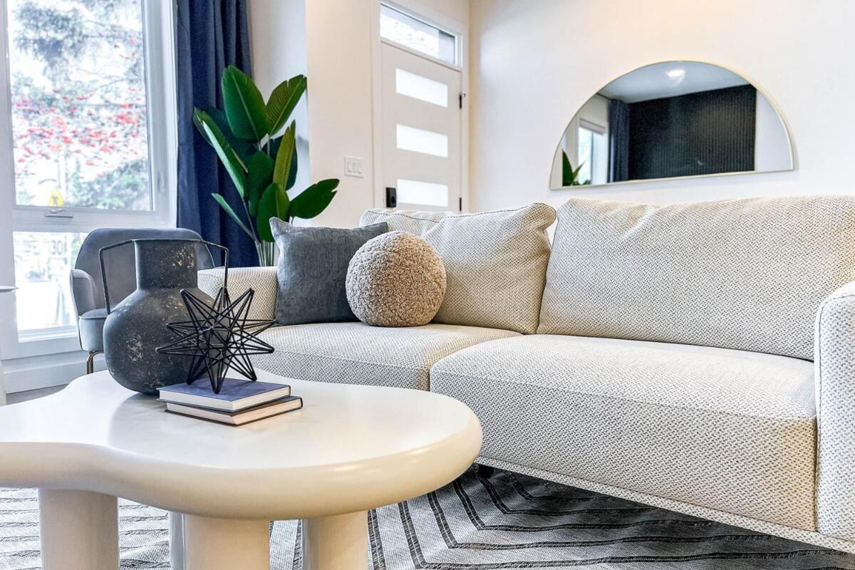 Apartment New-starry Nights Escape-king Bed-kids Secret Rm! Edmonton