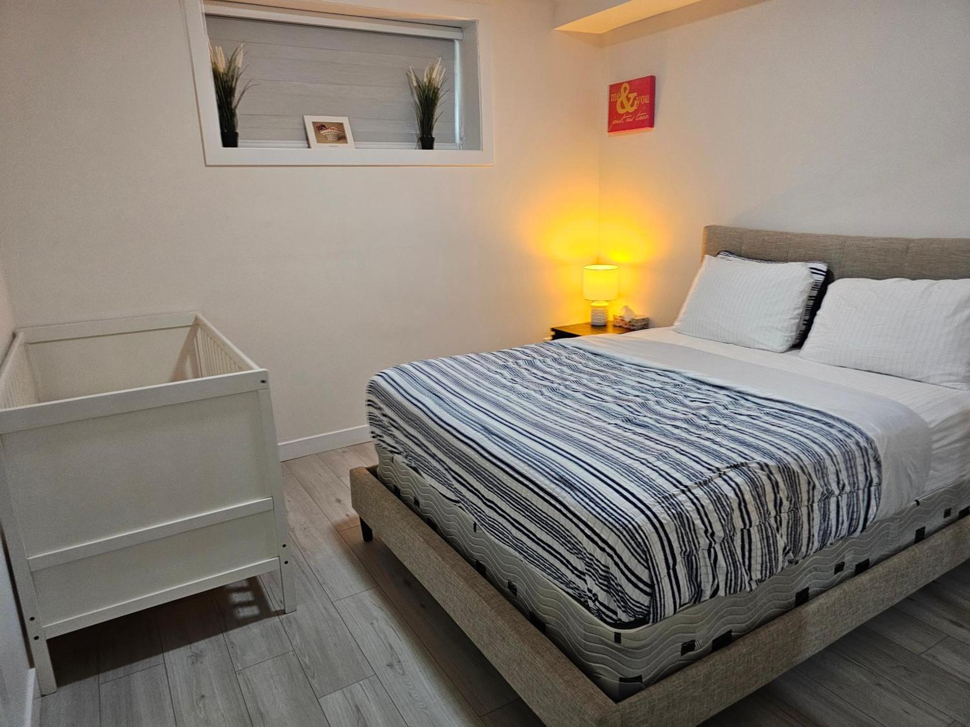 New Built House, In Style Guest Suite, 2bedroom, 2bed, 2bath Edmonton