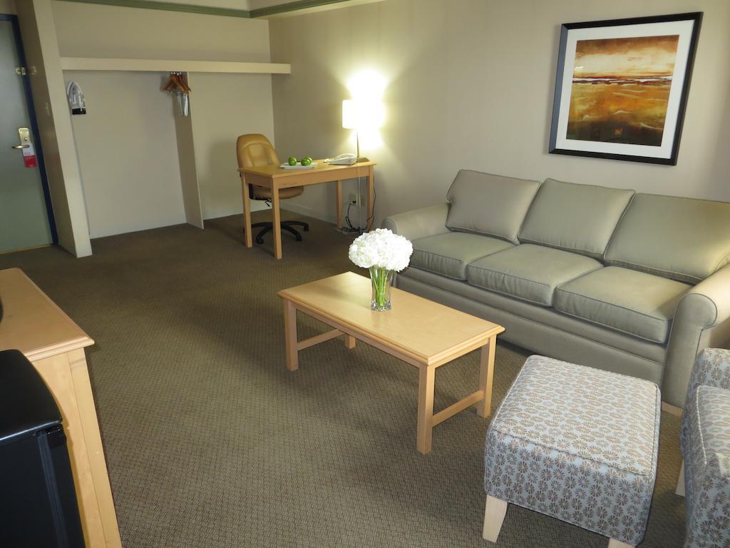 Hotel And Conference Centre 3*