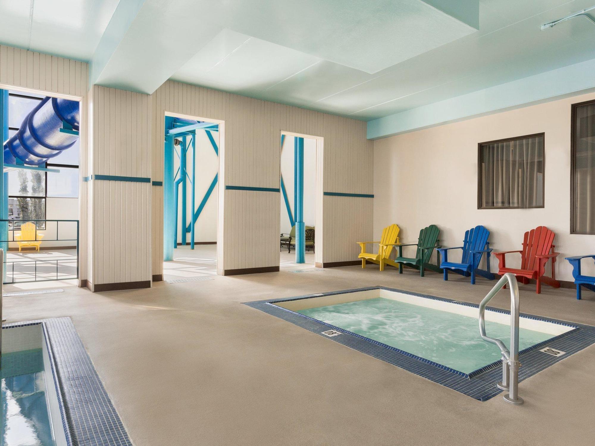 Travelodge By Wyndham West Hotel Edmonton
