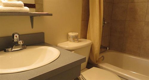 Eastglen Motel 2*