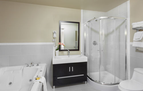 Royal 2* Edmonton