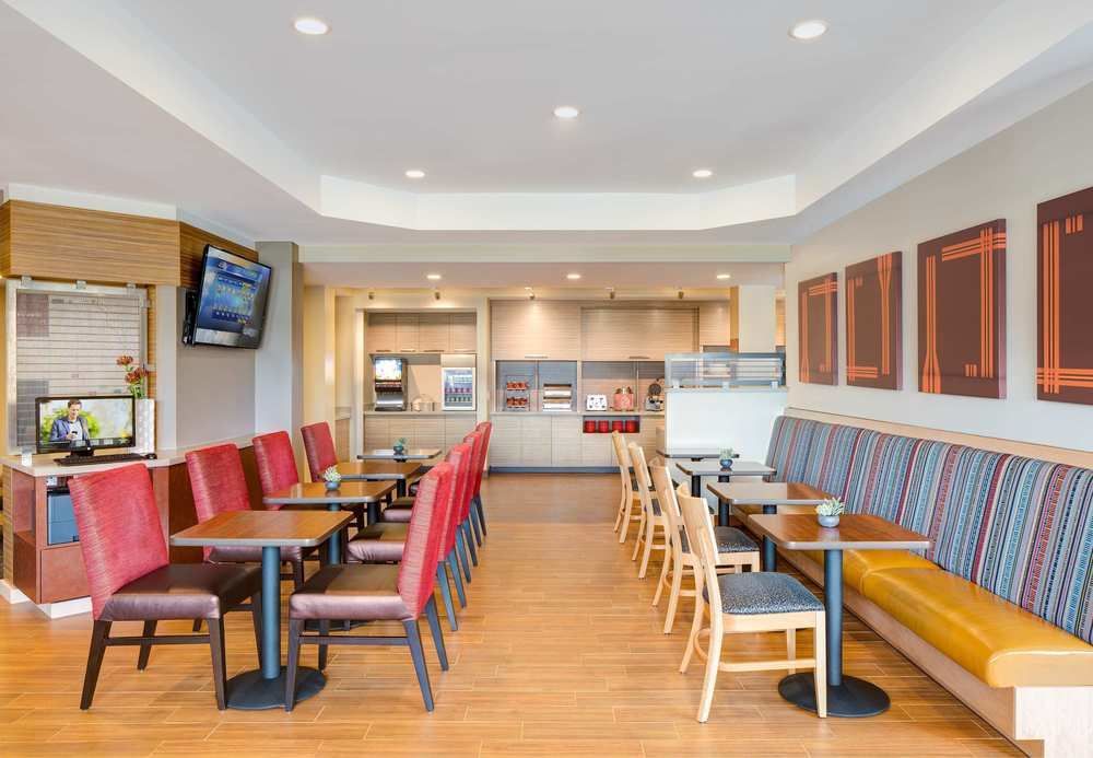 Towneplace Suites By Marriott Edmonton South 4*