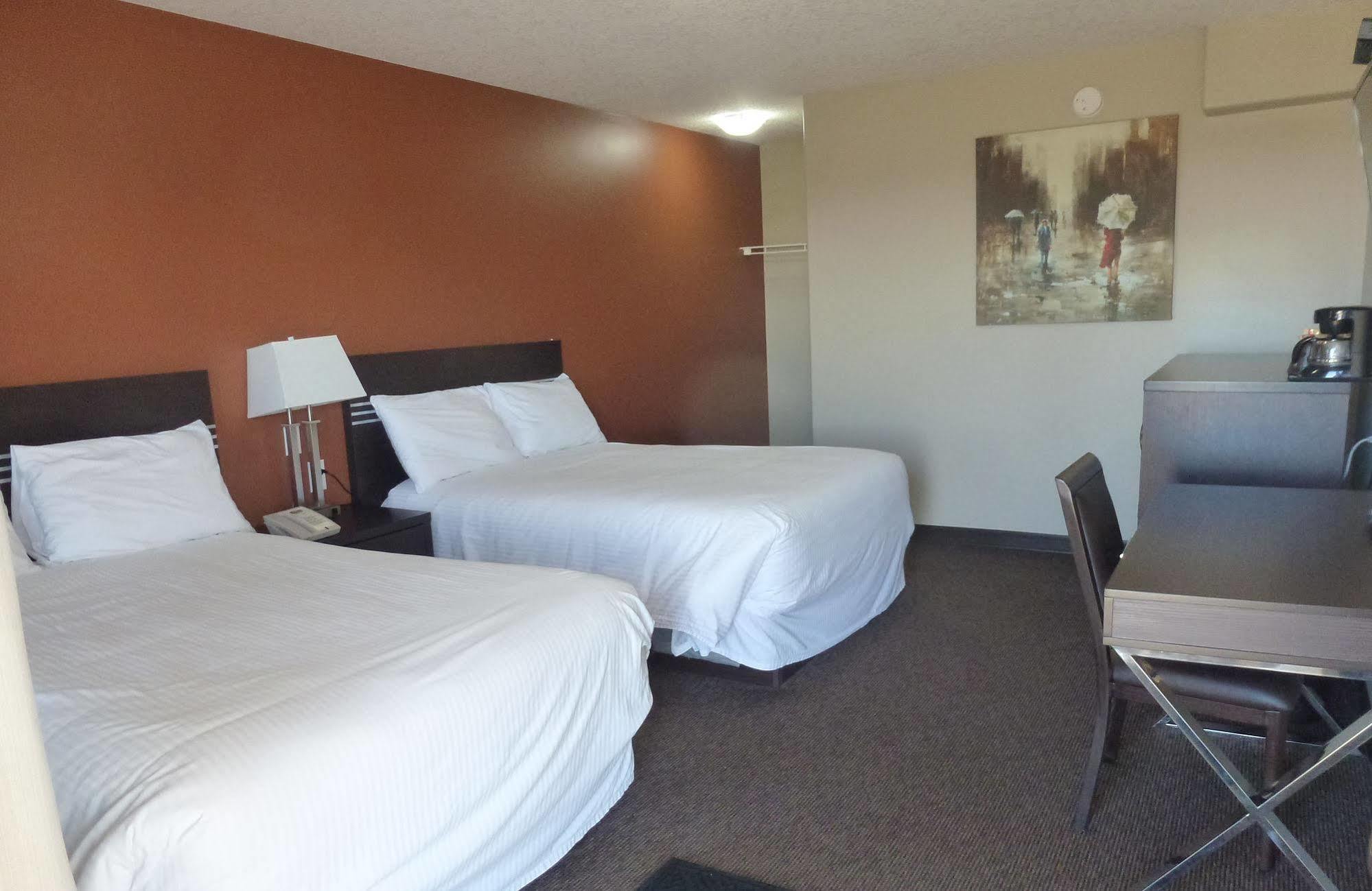 Royal 2* Edmonton