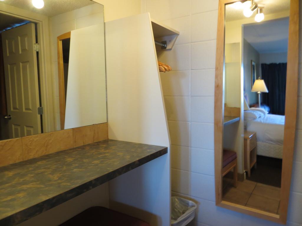 Eastglen Motel 2*