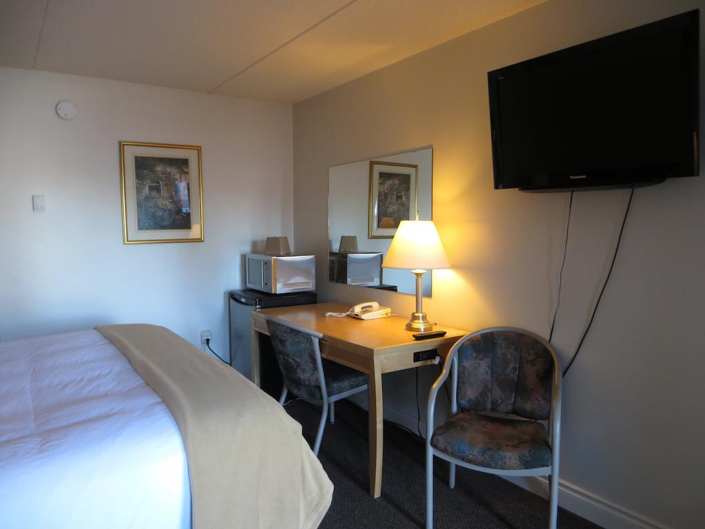 Eastglen Motel 2*