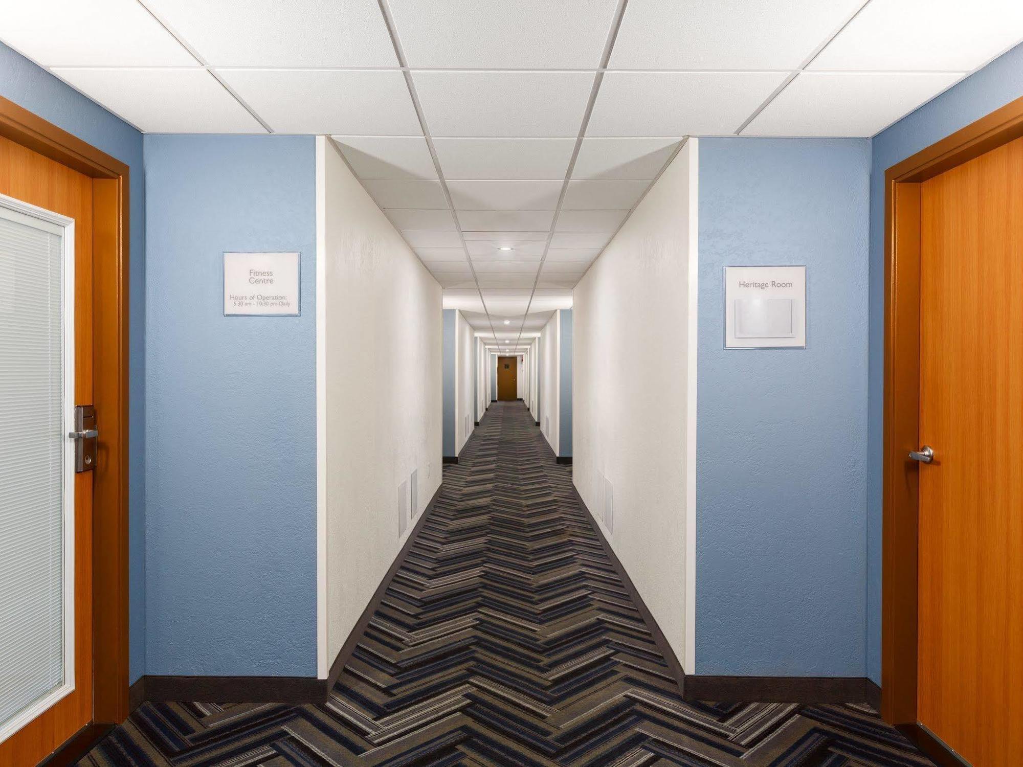 Travelodge By Wyndham West Hotel