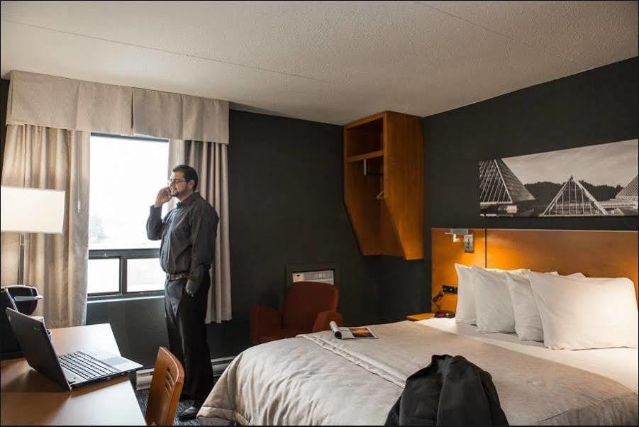 Travelodge By Wyndham West Hotel