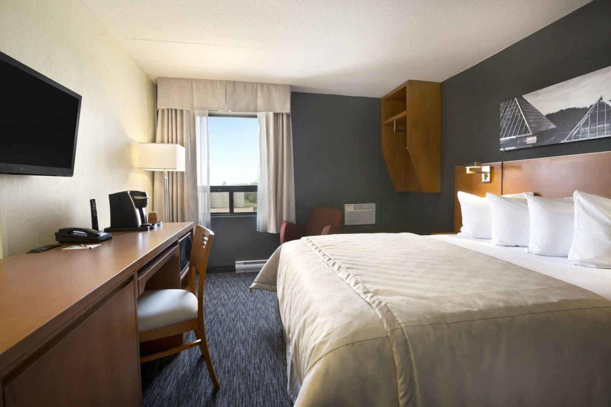 Hotel Travelodge By Wyndham West 2*