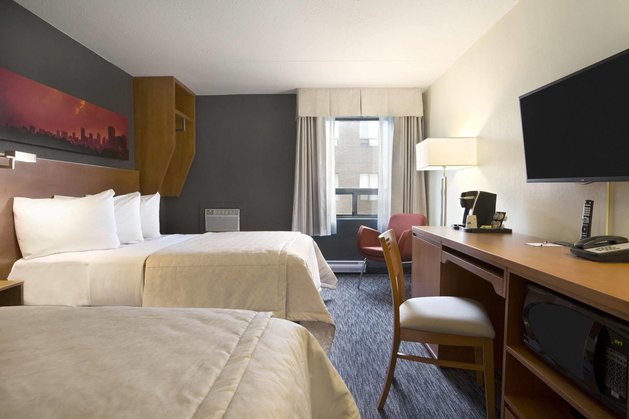 Travelodge By Wyndham West