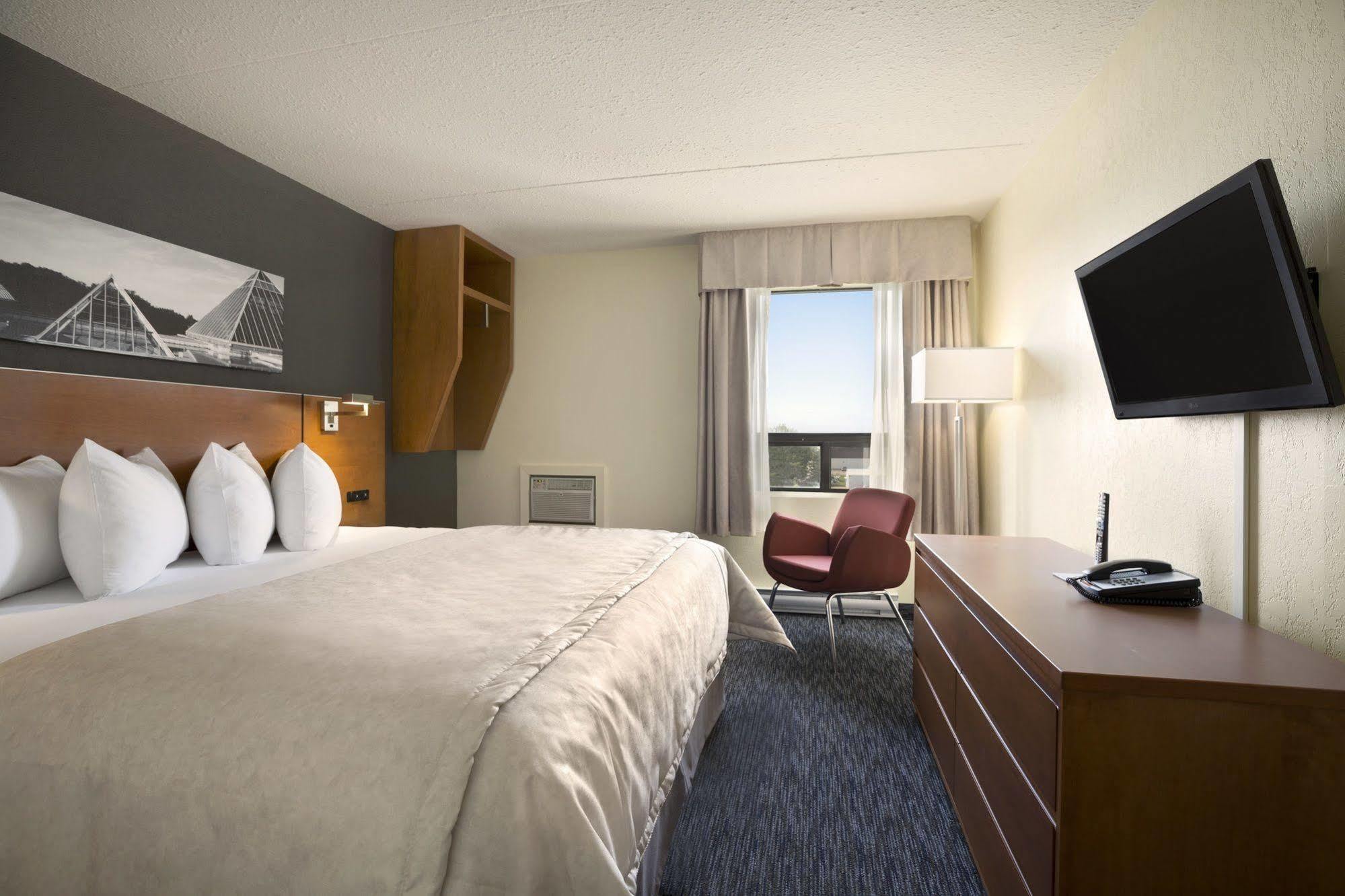 Travelodge By Wyndham West