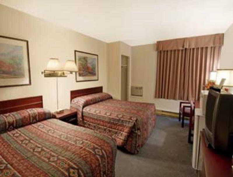 Travelodge By Wyndham West Hotel Edmonton