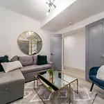 Bright Modern Home - King Bed - Free Parking - Fireplace - Fast Wi-Fi - Free Netflix