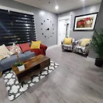 Private & Comfortable Full House Near Royal Alexandra Hospital Stadium Downtown & Mall Access