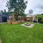 Private & Comfortable Full House Near Royal Alexandra Hospital Stadium Downtown & Mall Access