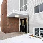 Modern & Stylish 1-Bedroom Unit