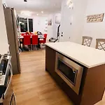 M19 Stylish Modern Downtown Home