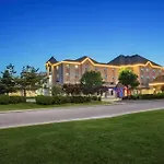 Days Inn & Suites By Wyndham West Edmonton