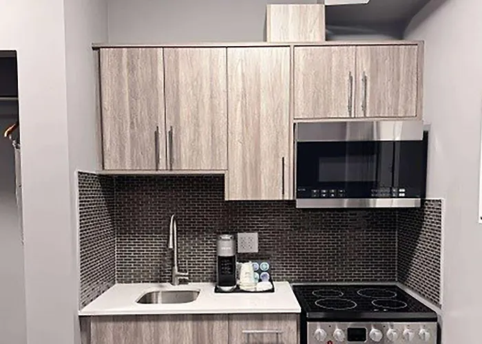 Ramada By Wyndham West Edmonton Hotel & Suites