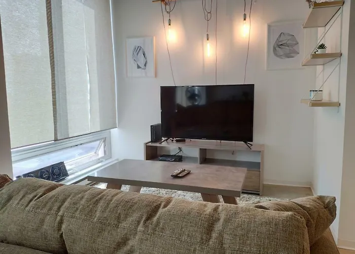 Modern Downtown Loft Near Rogers Place,Shaw Conf