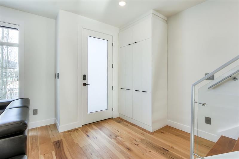 New Luxury Townhome Holiday home Edmonton