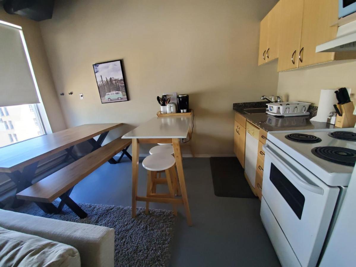 Apartment Modern Downtown Loft Near Rogers Place,shaw Conf