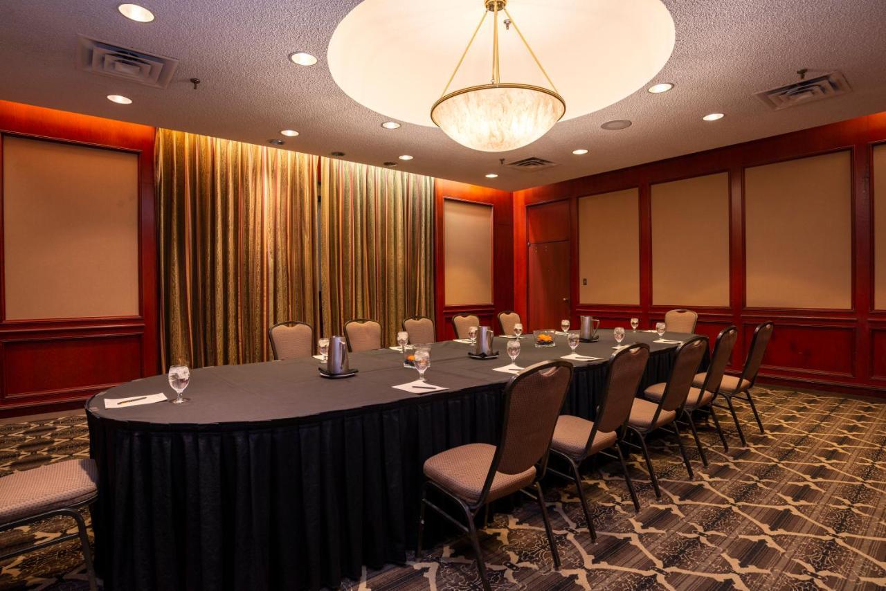Sandman Signature Downtown Hotel 4*