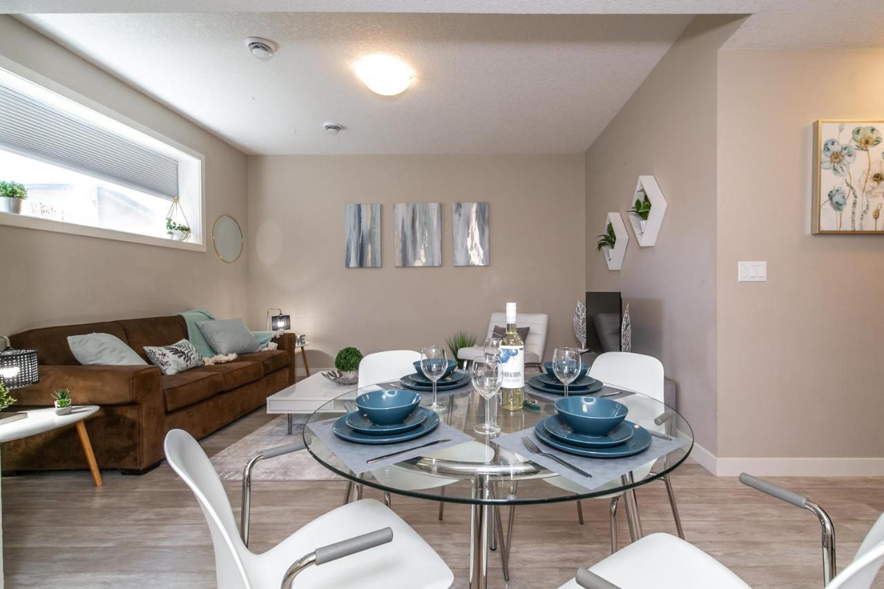 Bright Modern Suite, King Bed, Garage, Wifi! Villa *