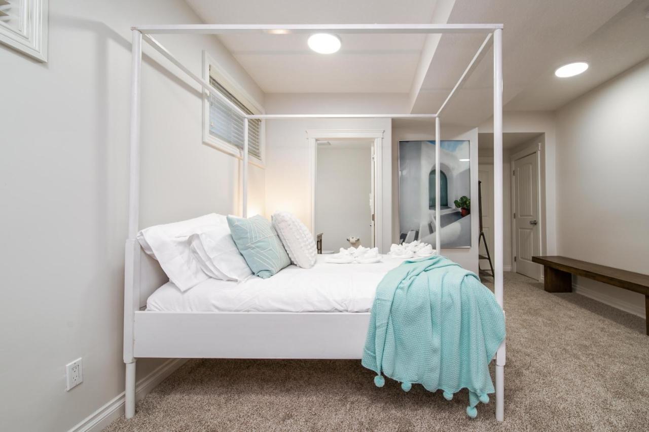 Mediterranean Oasis: King With Jacuzzi & Entertainment Edmonton