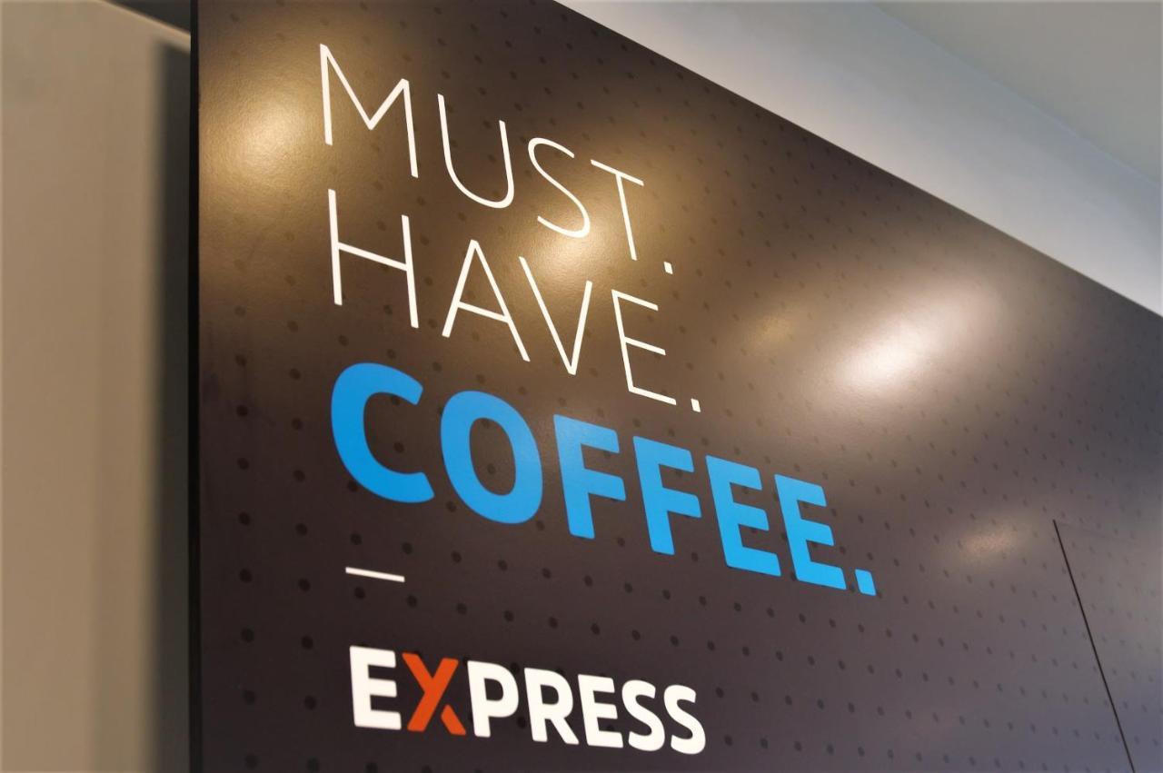 Express & - Sw - Windermere By Ihg 3* Edmonton