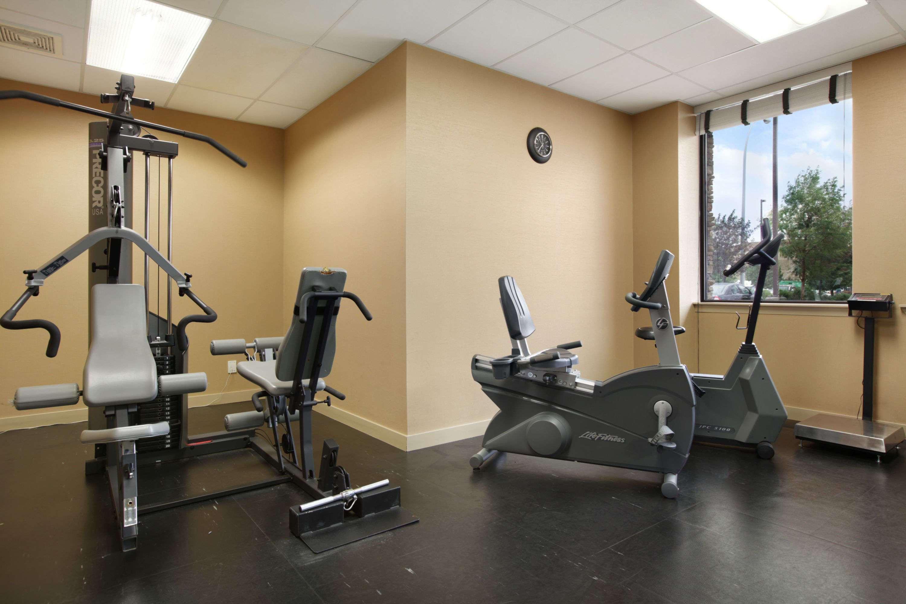Days & By Wyndham West Hotel Edmonton