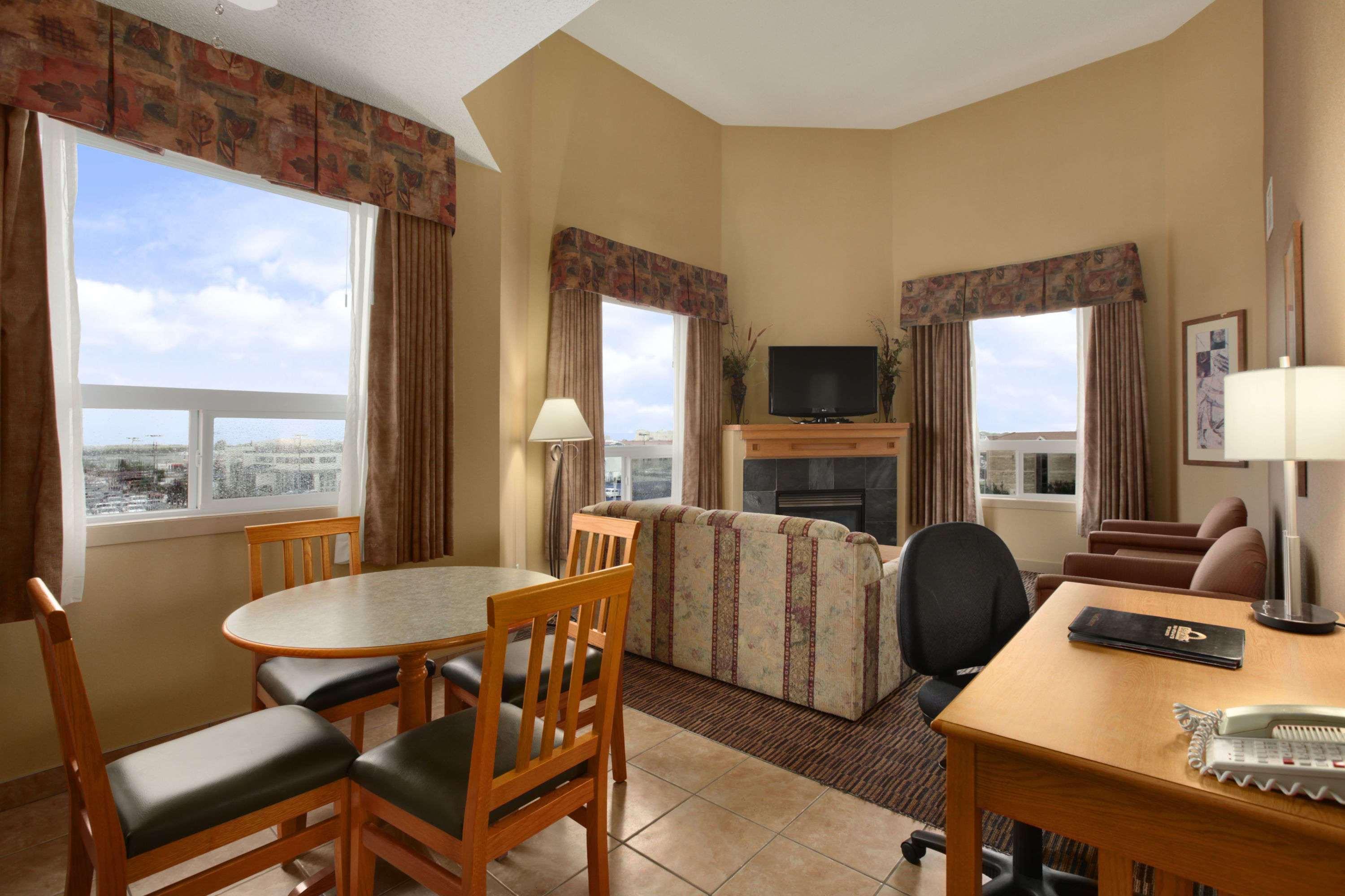Days & By Wyndham West Edmonton