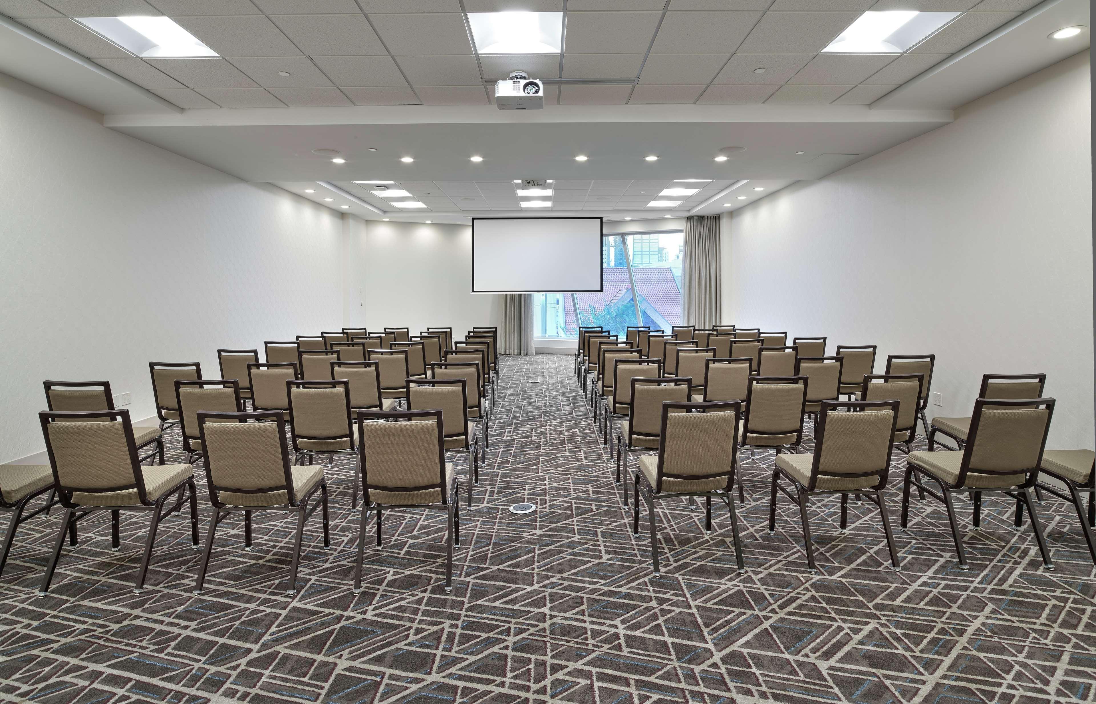 Hotel Doubletree By Hilton Downtown 4*
