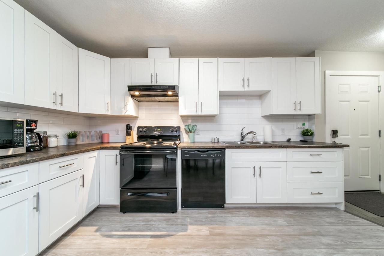 Executive - Long Welcome - Garage Parking - Free Wifi & Netflix Holiday home Edmonton