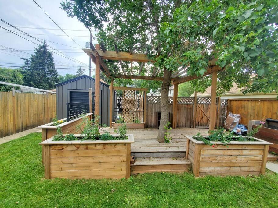 Private & Comfortable Full House Near Royal Alexandra Hospital Stadium Downtown & Mall Access * Edmonton