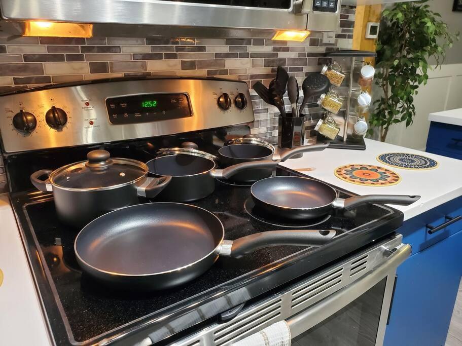 Private & Comfortable Full House Near Royal Alexandra Hospital Stadium Downtown & Mall Access Edmonton