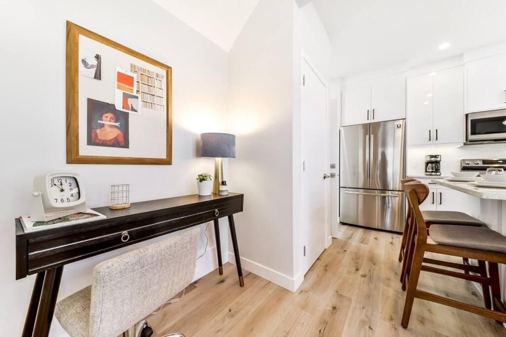 Modern Nordic Escape, 3br Near Wem & Dt, Aircon & Fireplace, Wifi, Sleeps 6! Edmonton