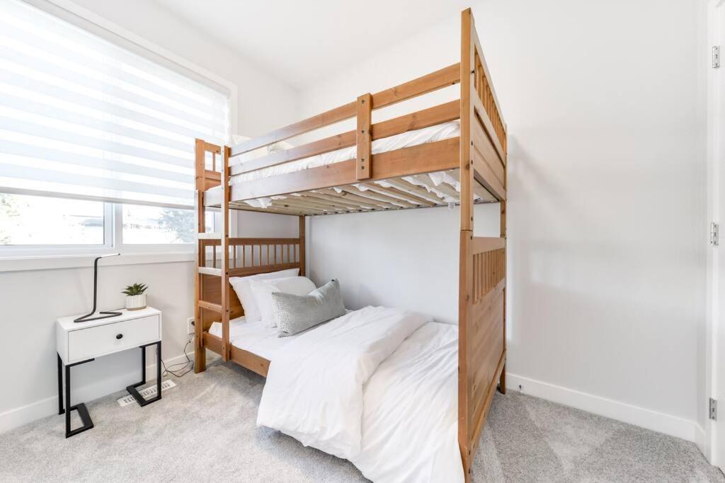 Modern Nordic Escape, 3br Near Wem & Dt, Aircon & Fireplace, Wifi, Sleeps 6! Holiday home *