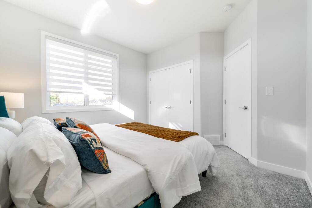 Holiday home Modern Nordic Escape, 3br Near Wem & Dt, Aircon & Fireplace, Wifi, Sleeps 6!