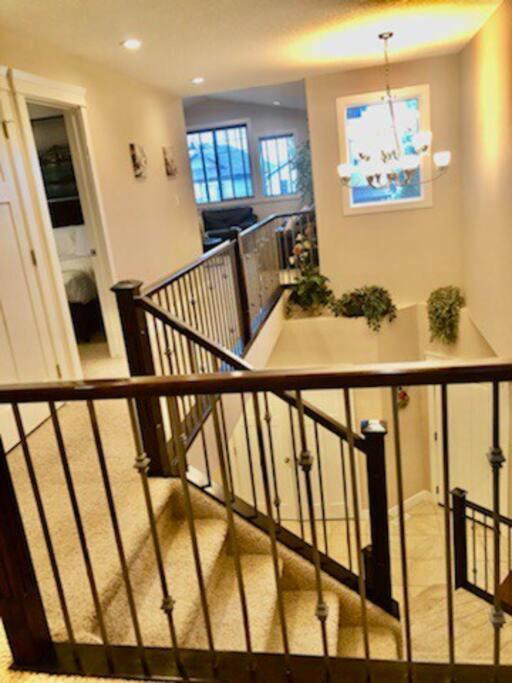 Villa Luxury 3700 Sq/ 5 Bedroom/ Jettedtub/ 4 Fireplaces *