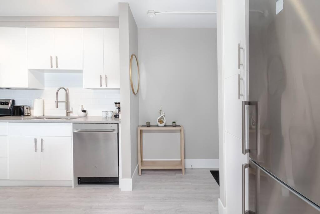 Modern & Stylish 1-bedroom Unit