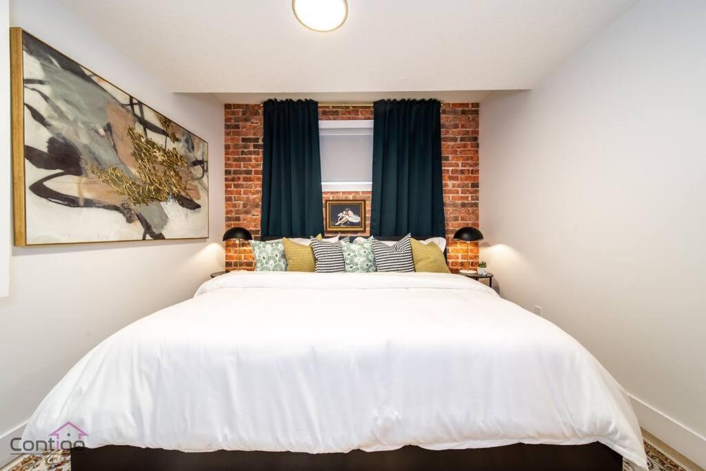 Luxe New York Style Bsmt Suite, Near Dt & Wem, King Bed, Wifi Edmonton