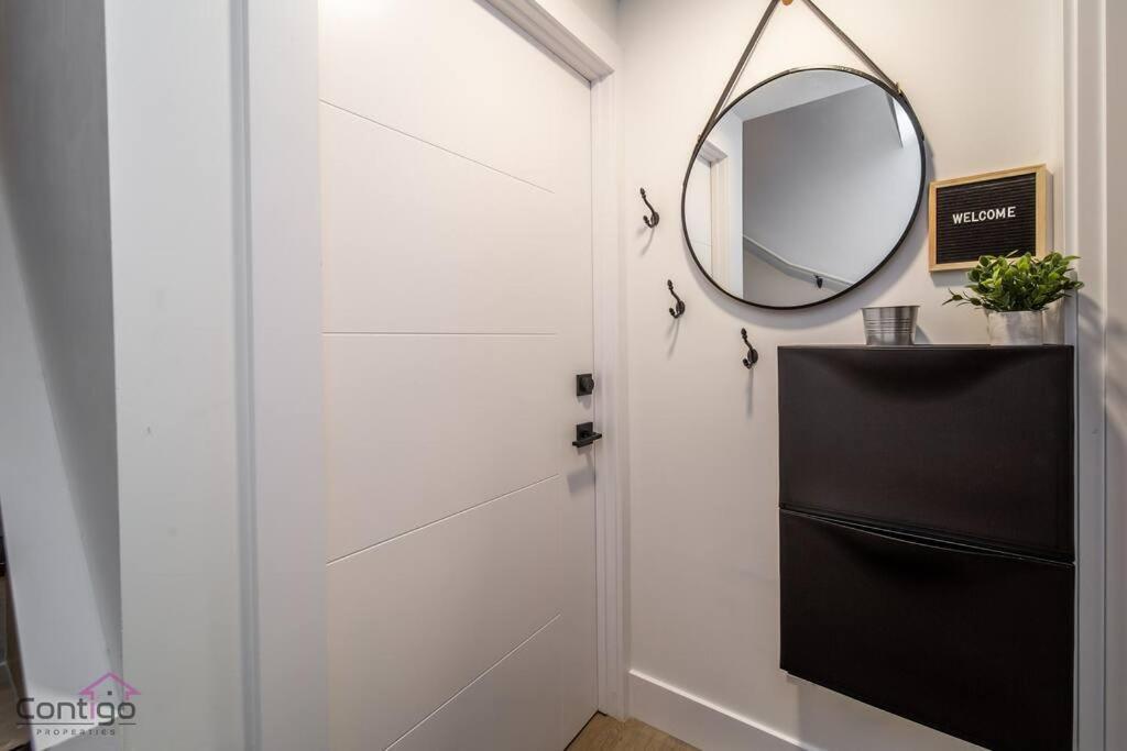 Luxe New York Style Bsmt Suite, Near Dt & Wem, King Bed, Wifi Edmonton