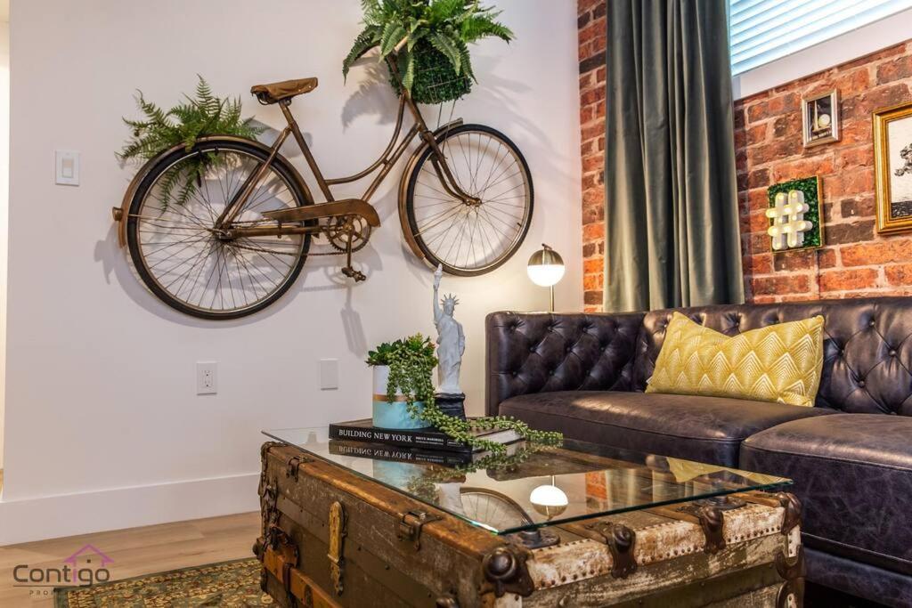 Apartment Luxe New York Style Bsmt Suite, Near Dt & Wem, King Bed, Wifi *