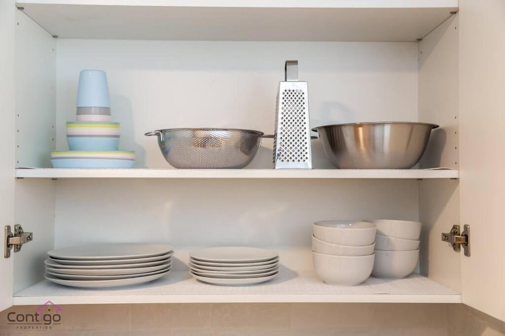 Luxe New York Style Bsmt Suite, Near Dt & Wem, King Bed, Wifi Edmonton