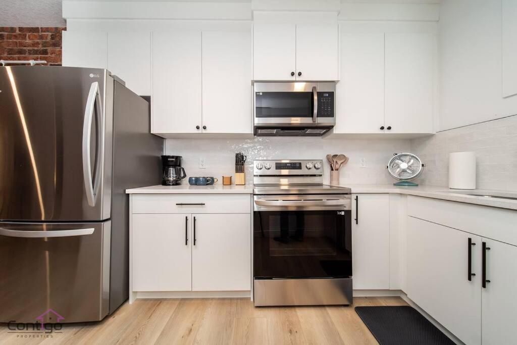 Luxe New York Style Bsmt Suite, Near Dt & Wem, King Bed, Wifi Apartment Edmonton
