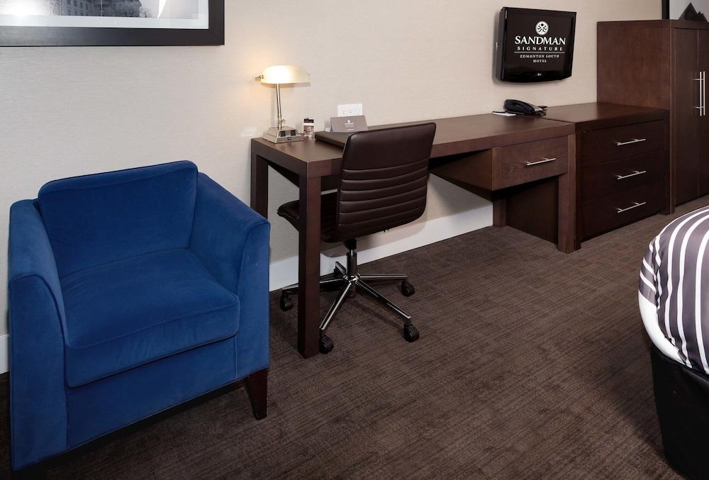 Hotel Sandman Signature South