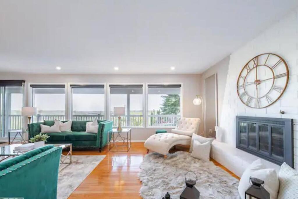 Stunning River View Home, King Bed, Golf, Firepit